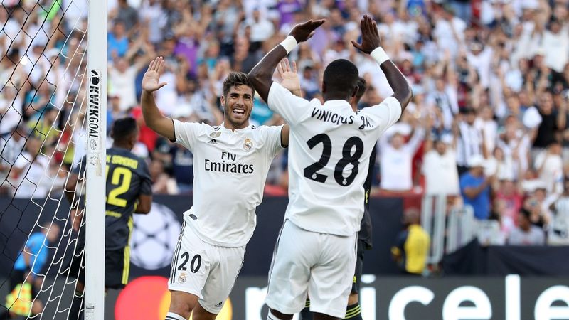 Марко Асенсио и Винисиус празднуют гол в ворота «Ювентуса»