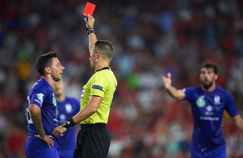 Красная карточка Бранко Паульевичу