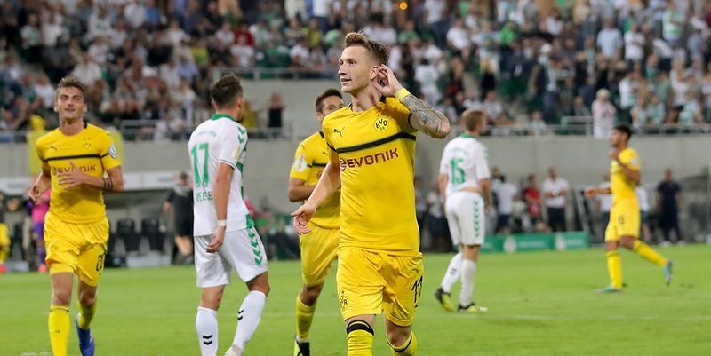 Марко Ройс в матче против «Гройтер Фюрт»