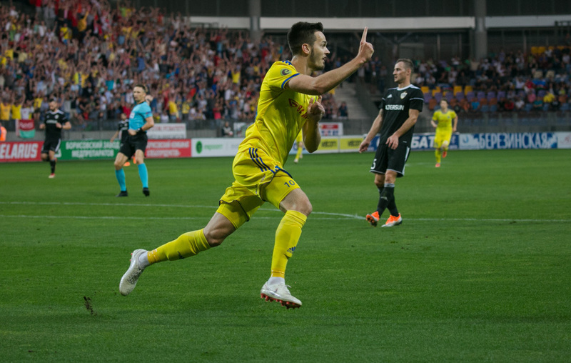 Мирко Иванич празднует гол в ворота «Карабаха»