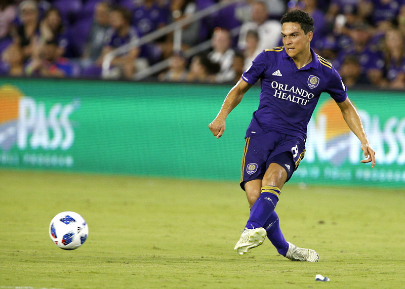 Тони Роча в матче против «Нью-Ингленд Революшн»