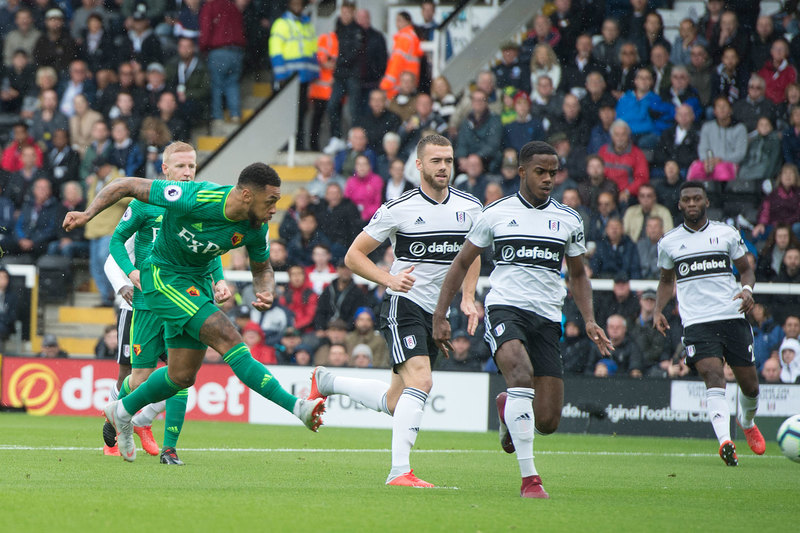 Андре Грей забивает гол «Фулхэму» (1:1)