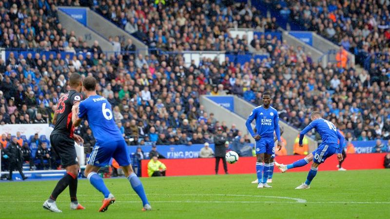 Джеймс Мэддисон забивает со штрафного в ворота «Хаддерсфилда» (3:1)