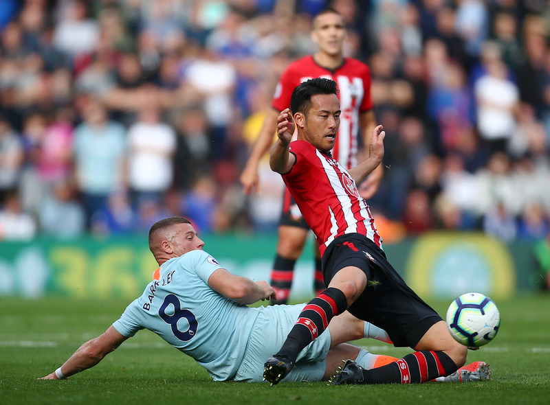 Росс Баркли против Майи Йосиды в выездном матче «Челси» против «Саутгемптона» (0:3)