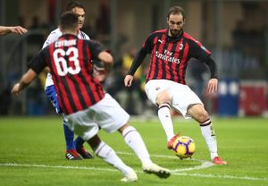 Гонсало Игуаин в домашнем матче «Милана» против «Сампдории» (3:2)