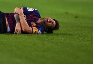 Лионель Месси травмировал руку в домашнем матче «Барселоны» против «Севильи» (4:2)
