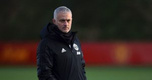 Жозе Моуринью на тренировке «Манчестер Юнайтед» перед домашним матчем против «Янг Бойз»