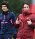 Месут Озил и Унаи Эмери на тренировке «Арсенала» перед домашним матчем против «Карабаха»