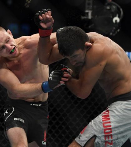 Кейси Кенни - Луис Смолка