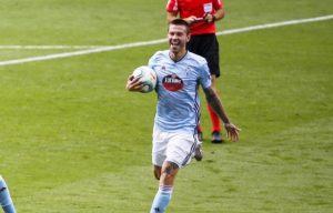 Смолов празднует гол в ворота "Барселоны"