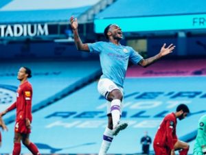 Рахим Стерлинг празднует гол "Ливерпулю"