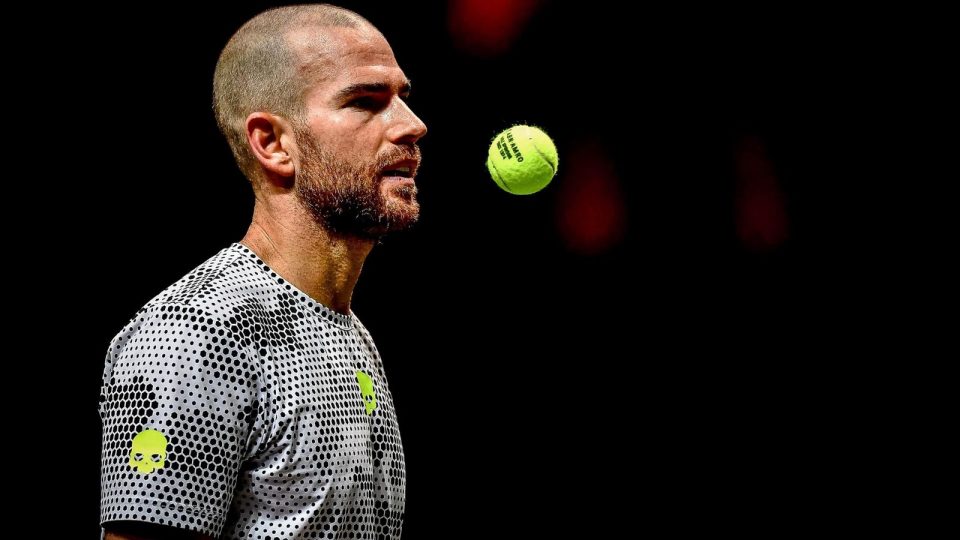 Адриан Маннарино