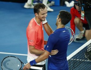 Медведев обыграл Джоковича